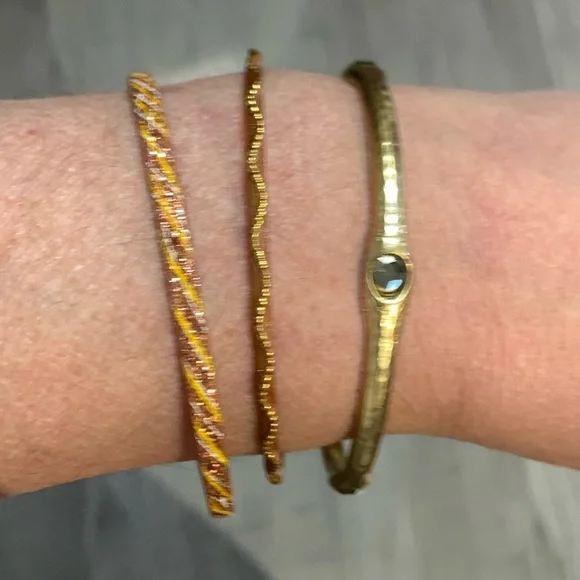 Three bracelets - Picture 1 of 7